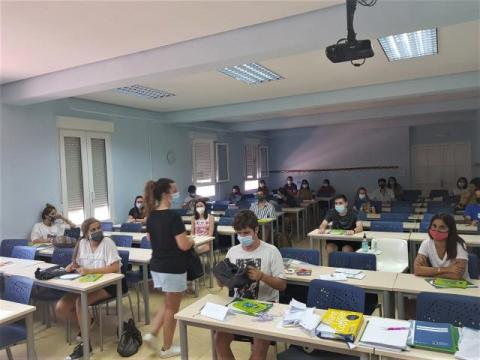 Los jóvenes que cursen estudios en la provincia de Palencia ya pueden solicitar las ayudas para transporte y residencia convocadas por la Diputación