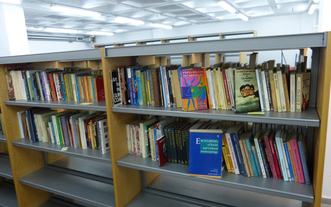 Importante donación para la Biblioteca del Campus de La Yutera