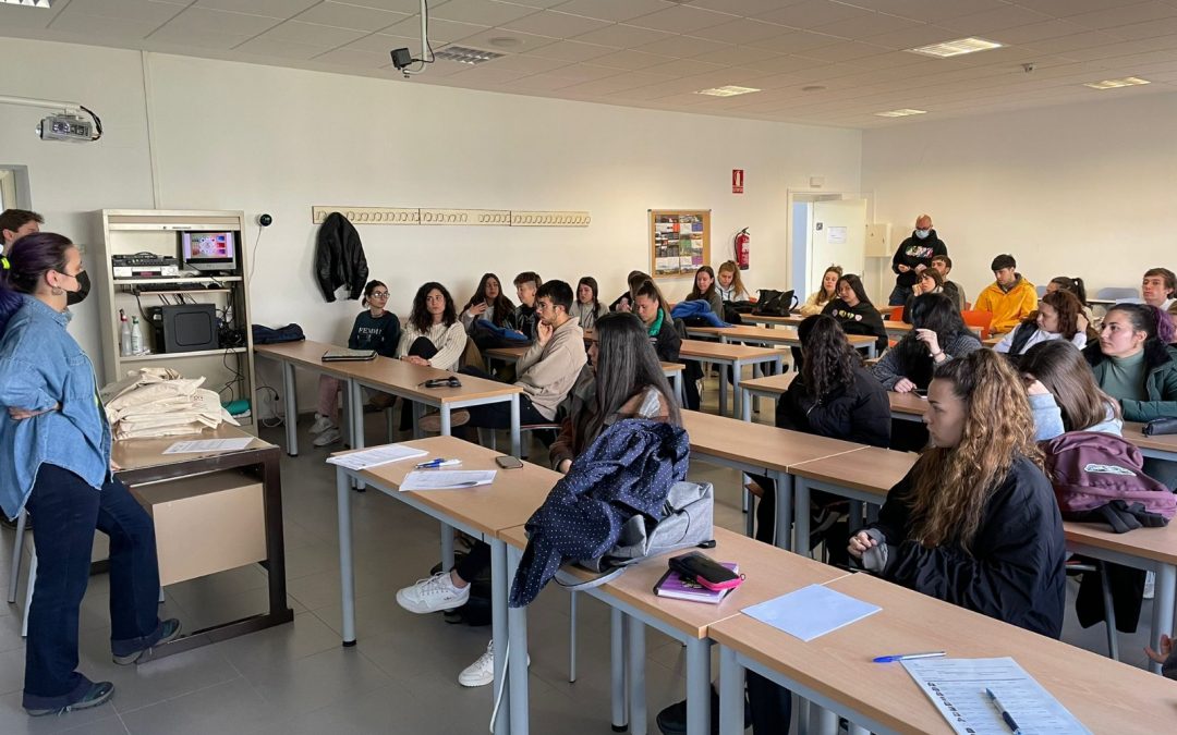 ASPAYM CyL comparte con los alumnos de Educación Social su proyecto Erasmus+ ‘Gammopoly: The game of life’