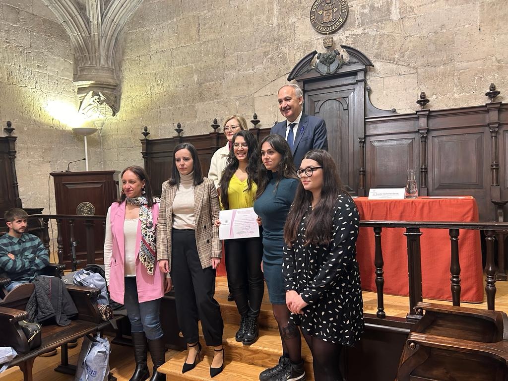 Creatividad para la noticia de los Premios Extraordinarios.