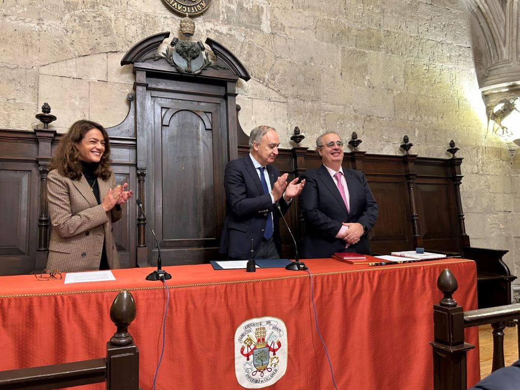 Imagen de la toma de posesión del decano de la nueva Facultad de Comercio y Relaciones Laborales
