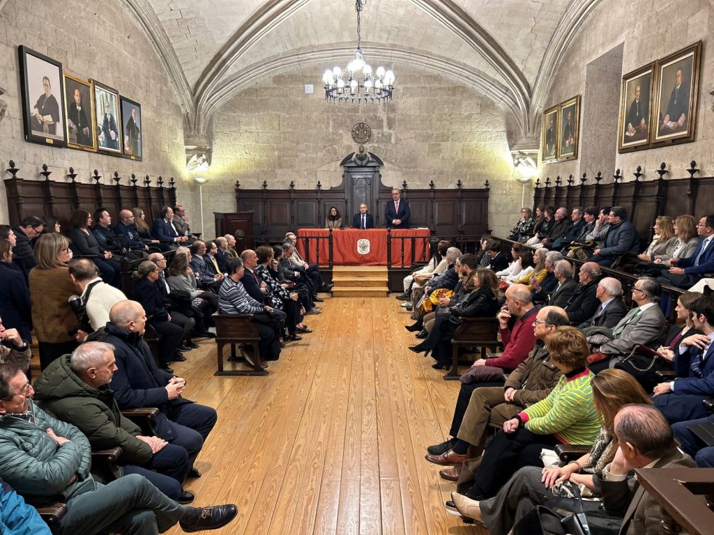 Plano general de la toma de posesión del decano de la nueva Facultad de Comercio y Relaciones Laborales