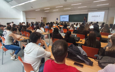 Un centenar de estudiantes de la Facultad de Educación de Palencia participa en una jornada sobre prevención de riesgos en redes sociales