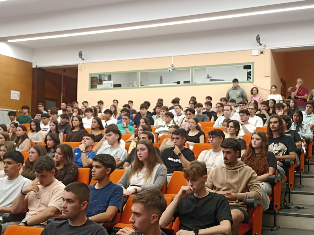 Bienvenida a los estudiantes de la ETSIIAA