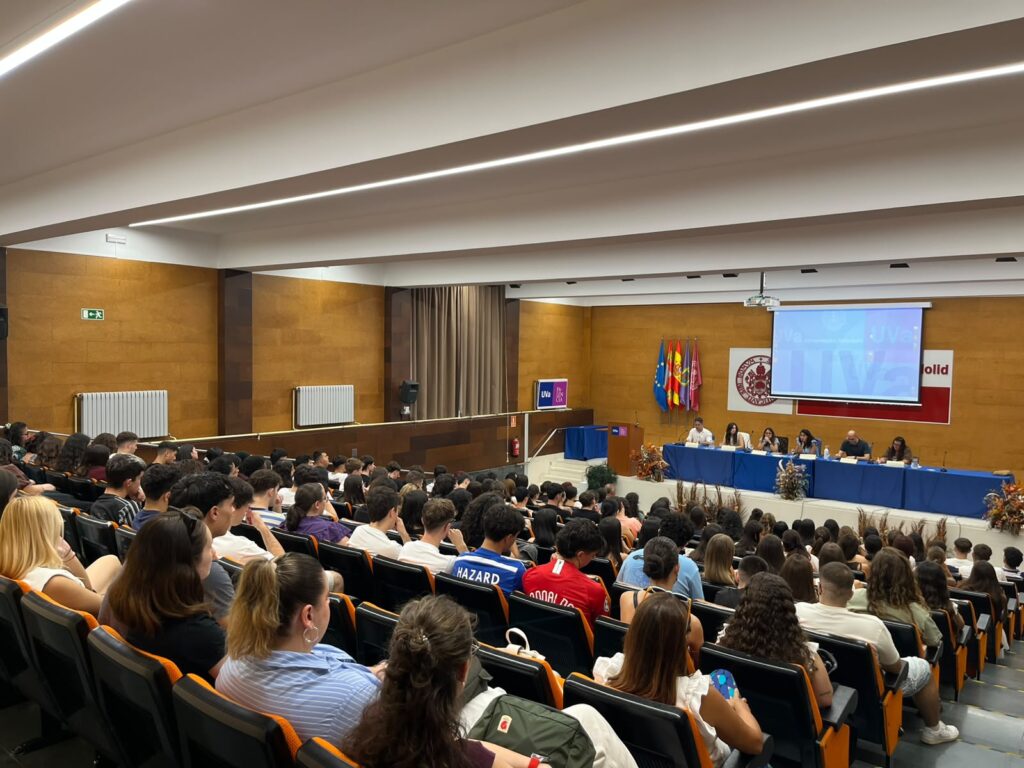 Bienvenida a los estudiantes de la Facultad de Educación 2