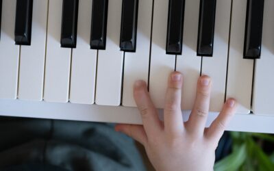 La música como motor de cambio educativo: el proyecto TCIEM presenta una exposición fotográfica sobre competencias transversales