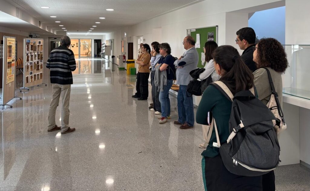 Fotografía para la noticia de la exposición de los suelos.